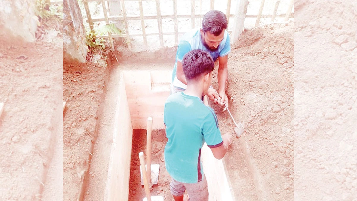 ২১০০ কবর খুঁড়েছেন জাকির