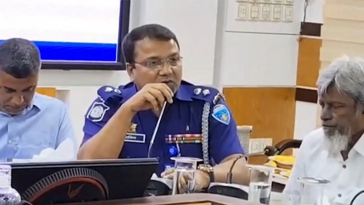 ‘আপনার বহু আগে আমি ছাত্রদল করেছি’— এক নেতাকে এসপি
