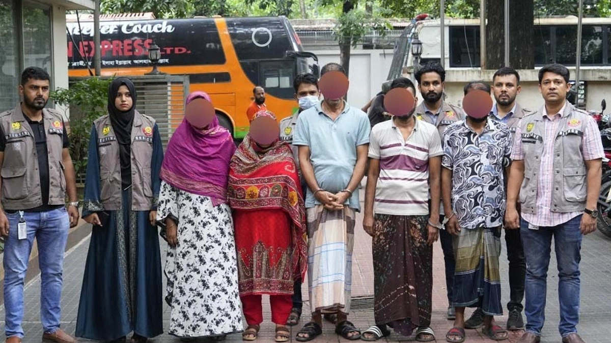 হানিট্র্যাপে ফেলে অর্থ আত্মসাতের অভিযোগে গ্রেপ্তার ৫