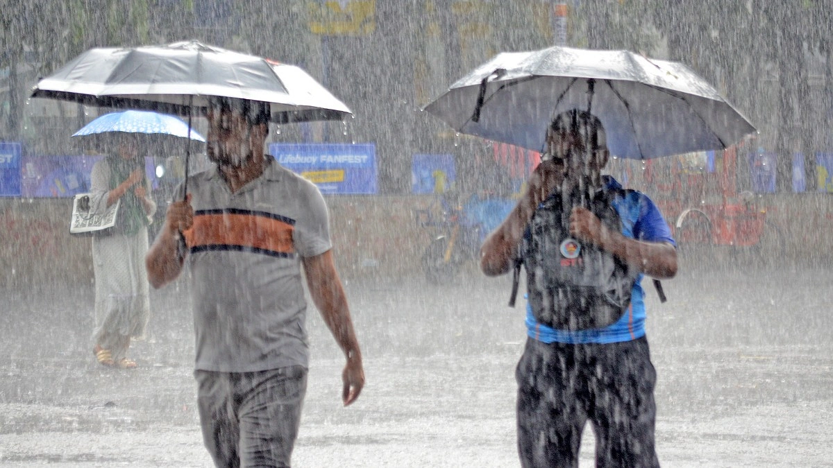ঢাকায় আজও ঝরছে বৃষ্টি, যা বলছে আবহাওয়া অফিস