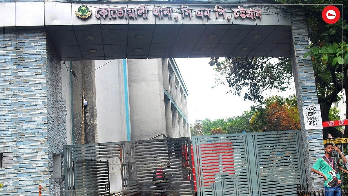 অপরাধীদের হাতে থানা লুটের অস্ত্র