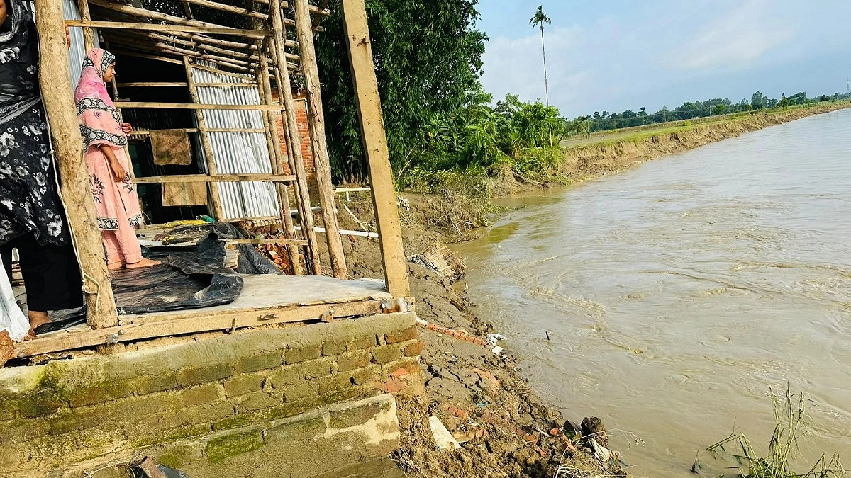 বন্যা শেষে সর্বত্র ছড়িয়ে নদীভাঙনের নির্মম চিহ্ন