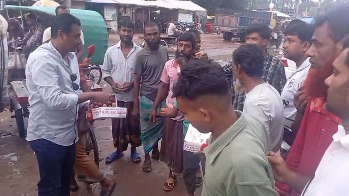 এমপি নজরুলের বহিষ্কারে এলাকায় মিষ্টি বিতরণ, নতুন নির্বাচনের দাবি