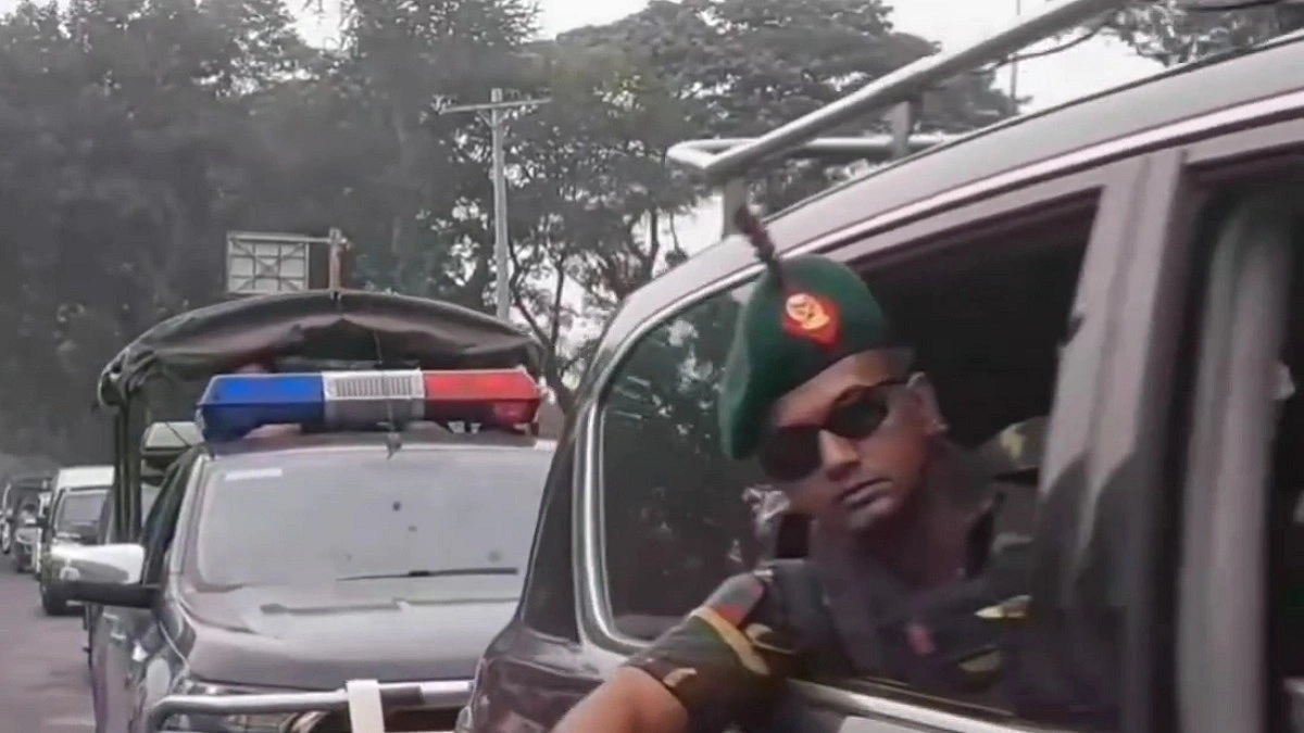 প্রধানমন্ত্রীর গাড়ি বহরের সামনে ইটের টুকরা নিক্ষেপের সত্যতা নেই