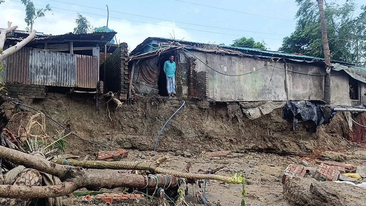 বাঁধহীন উপকূলে ঘর হারানোর আতঙ্ক