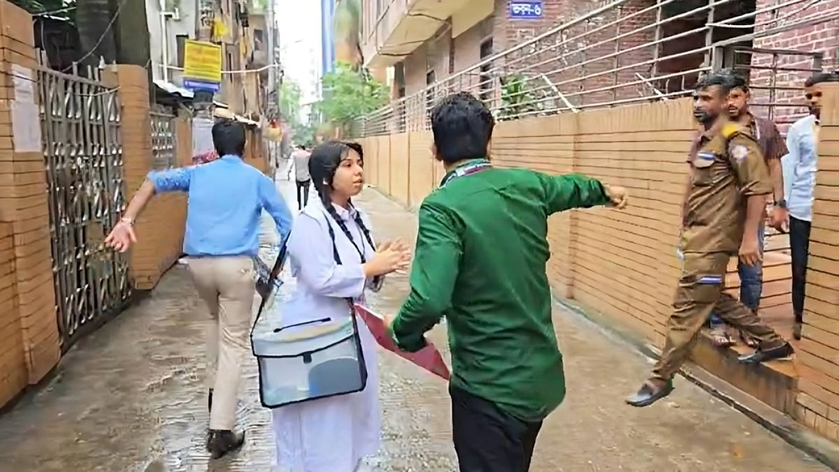 সকালের বৃষ্টিতে ভোগান্তি এইচএসসি পরীক্ষার্থী ও অভিভাবকদের