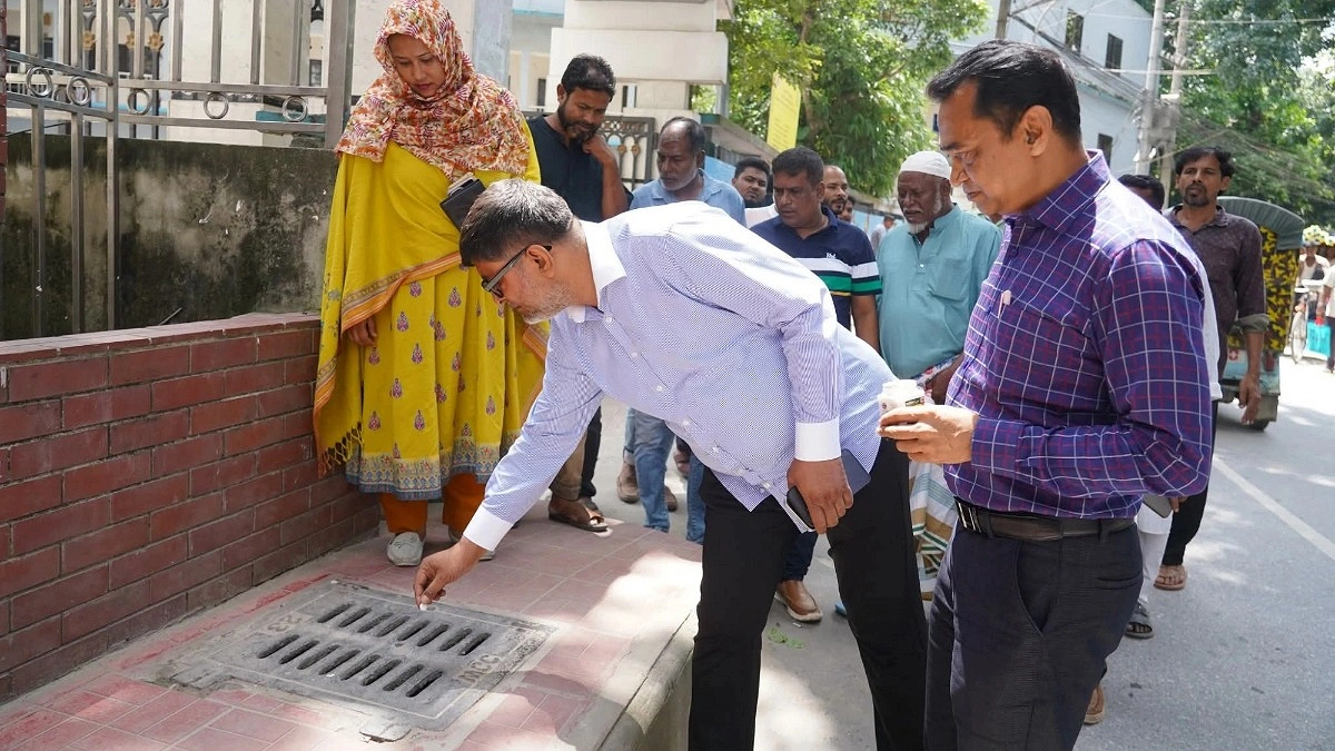 ডেঙ্গু প্রতিরোধে ময়মনসিংহে লার্ভিসাইড ট্যাবলেট প্রয়োগ শুরু