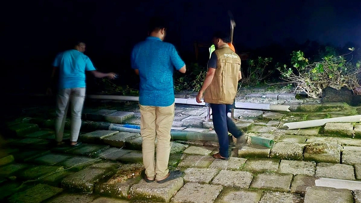 সৈকত থেকে অবৈধ বালি উত্তোলন, মধ্যরাতে প্রশাসনের অভিযান