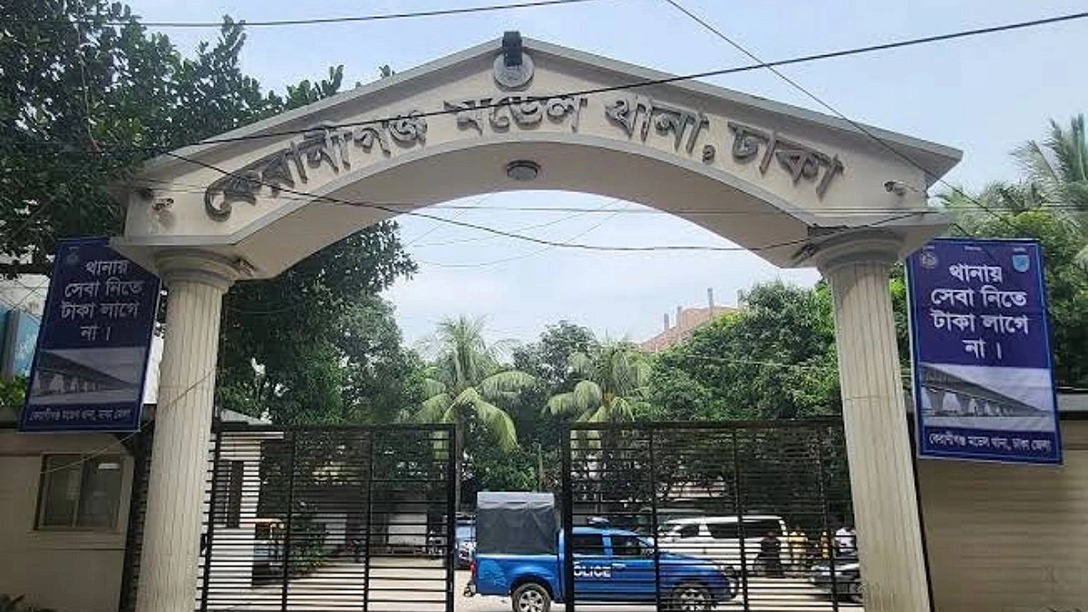 বালুর মাঠে পড়ে ছিল কিশোরীর রক্তাক্ত মরদেহ