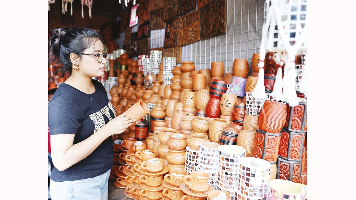 ঘরকন্যায় মৃত্তিকার মায়া