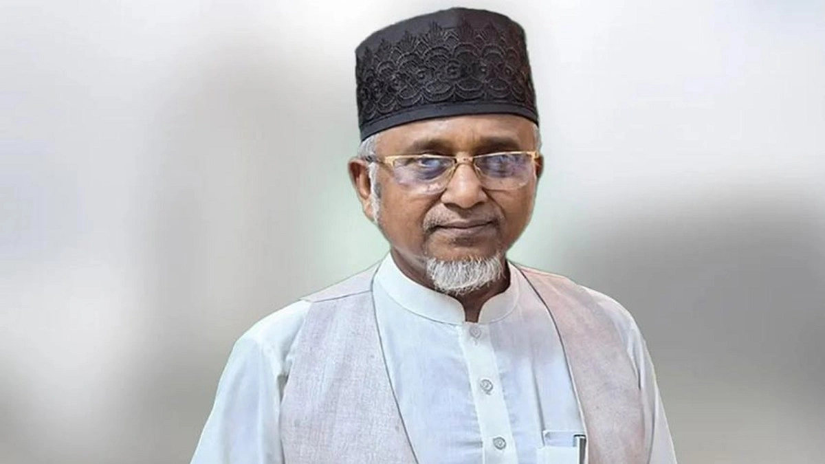‘মেয়েরা শালীনভাবে চলবে, মাথায় পর্দা রাখবে’
