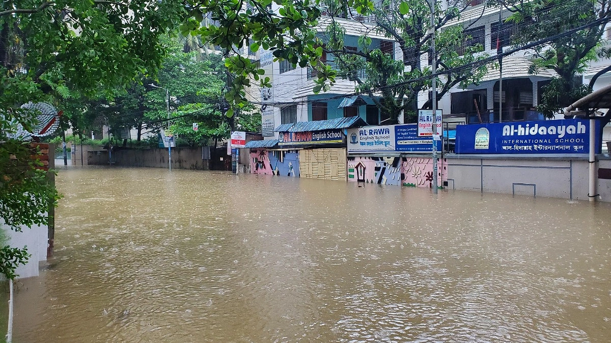 ১৪ হাজার কোটি টাকার প্রকল্পের পরও কোমর সমান পানি
