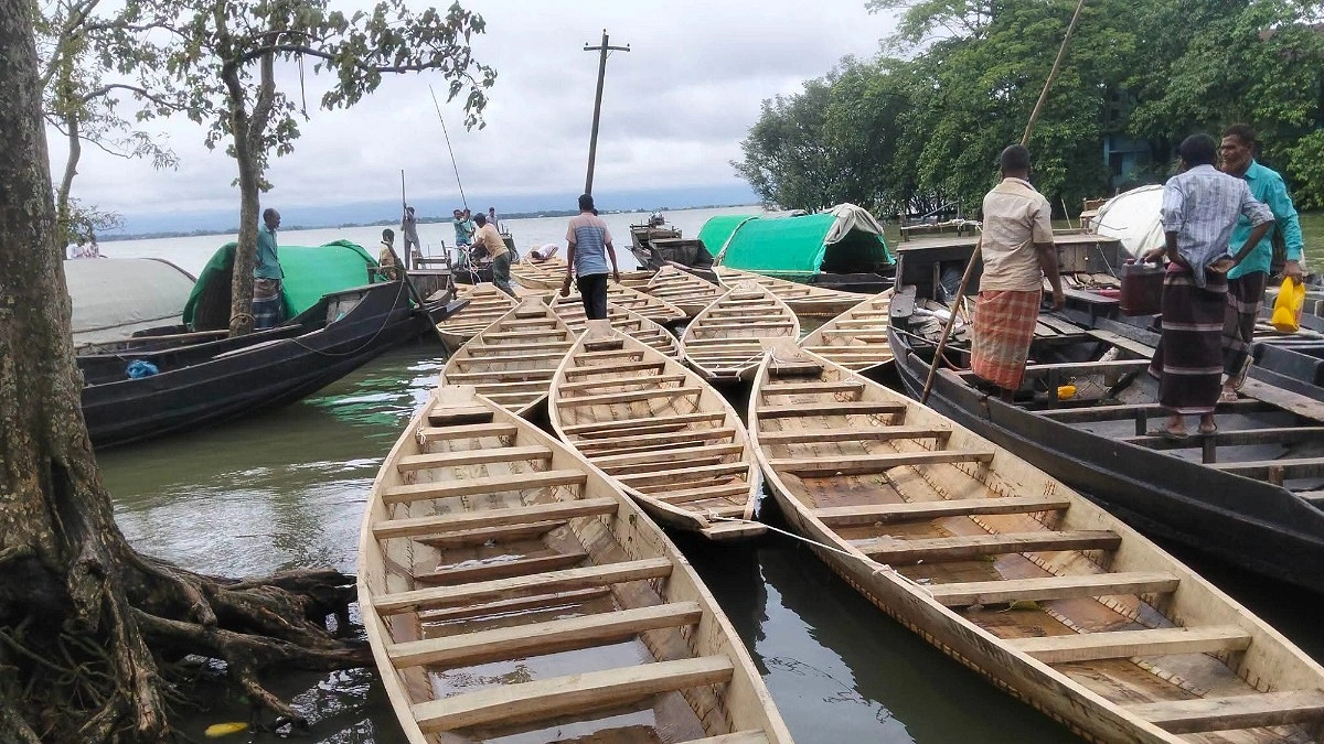 হাওরের ১৬ স্কুলে শিক্ষার্থীদের জন্য নৌকা