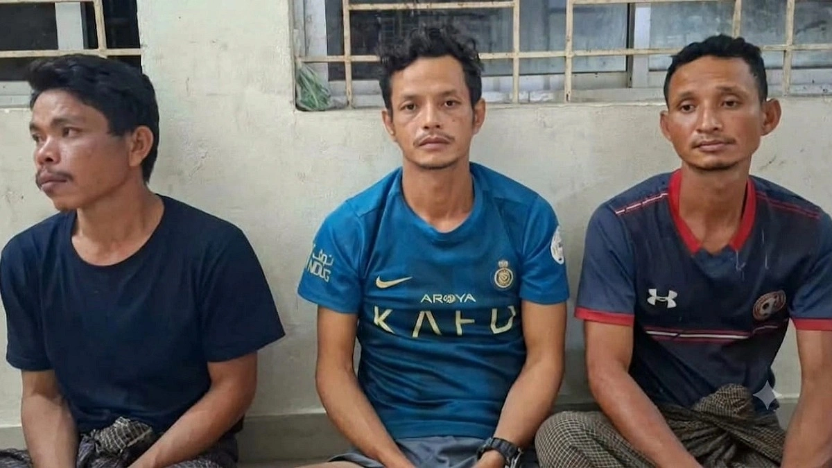 মিয়ানমার থেকে নাফ নদী পেরিয়ে আসা ১ সেনা ও ২ পুলিশ গ্রেপ্তার