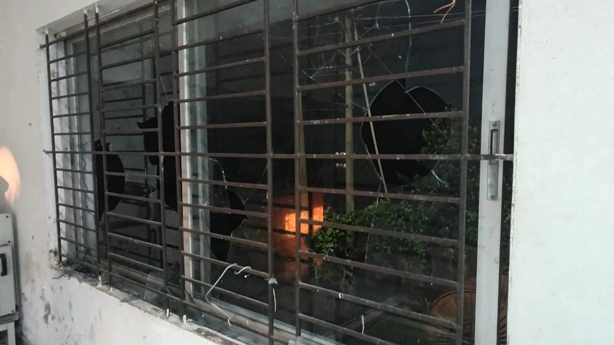 ব্রাজিলের খেলার সময় লোডশেডিং, ক্ষোভে পল্লী বিদ্যুৎ অফিস ভাঙচুর