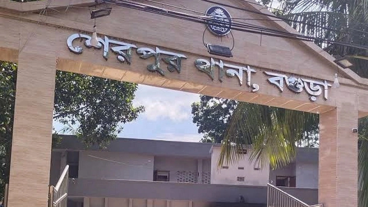 দাঁড়িয়ে থাকা অটোরিকশার পেছনে ধাক্কা, নিহত ২