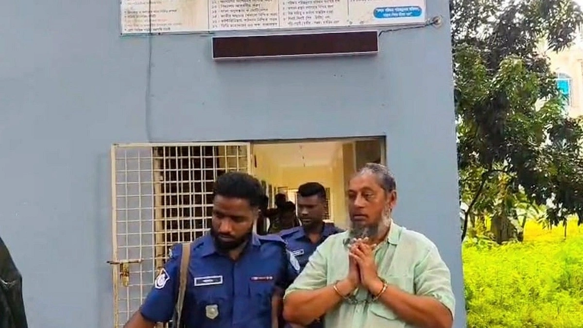 সহকারী শিক্ষা কর্মকর্তাকে কুপিয়ে জখমের অভিযোগে আটক প্রধান শিক্ষক