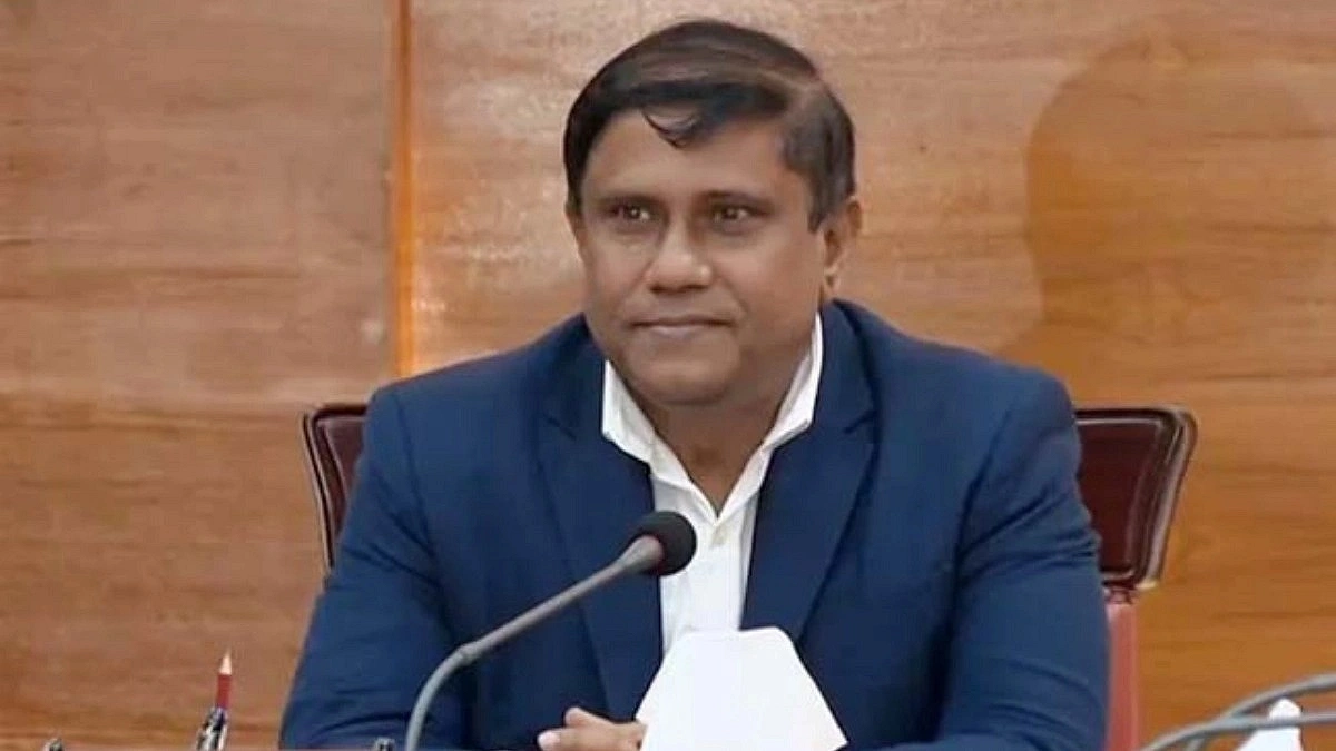সশস্ত্র বাহিনীকে দলীয় হাতিয়ার হতে দেওয়া হবে না