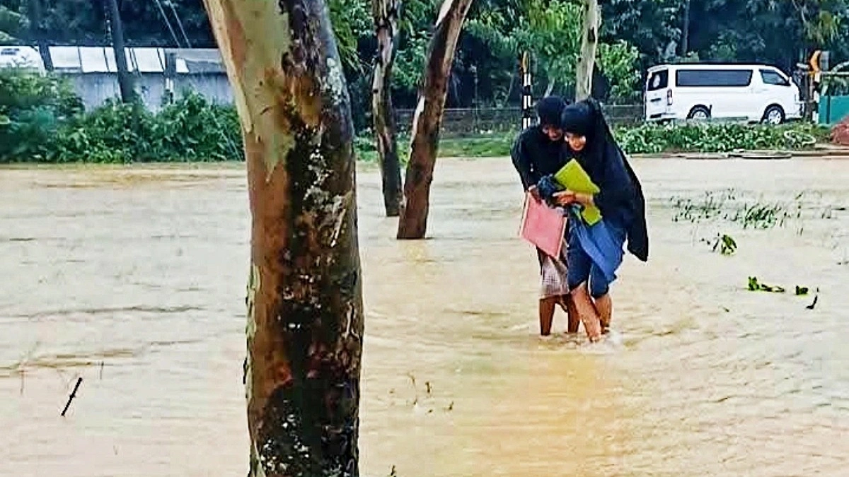 টানা বর্ষণে রামুতে জলাবদ্ধতা, পাহাড়ধসের শঙ্কা