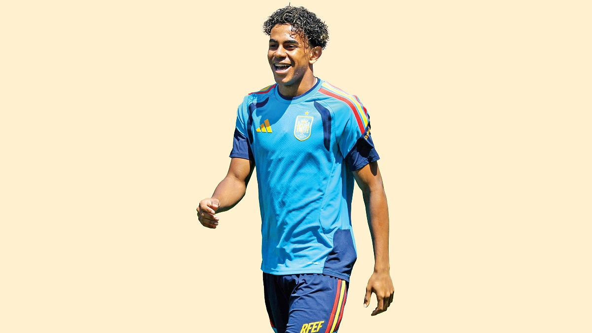 স্পেন জিততে চায় মাঝমাঠে