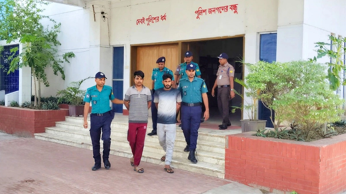 যাত্রী সেজে নারীকে কুপিয়ে ছিনতাই, গ্রেপ্তার ২
