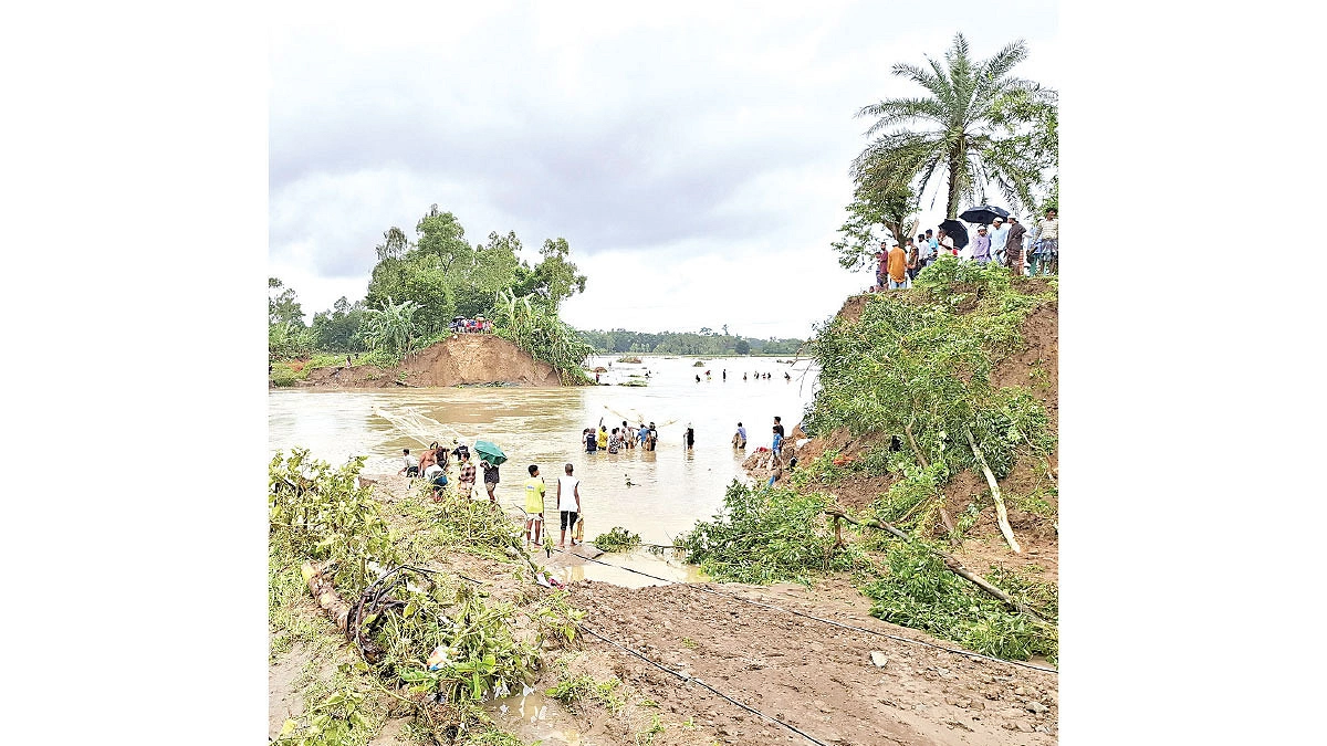 বৃষ্টিতে হাবুডুবু সিলেট চট্টগ্রাম