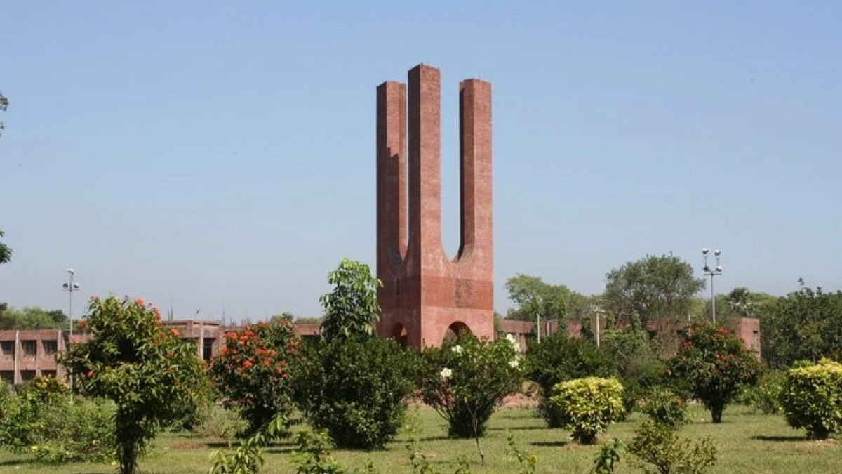 জাবিতে রাতভর র‍্যাগিং, ৮ শিক্ষার্থী সাময়িক বহিষ্কার