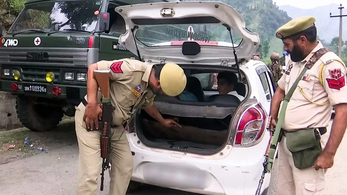 কাশ্মীরে জঙ্গি হামলা, পুলিশ সদস্য নিহত