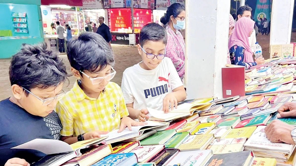 কেন ধুঁকছে সৃজনশীল বইয়ের বাজার