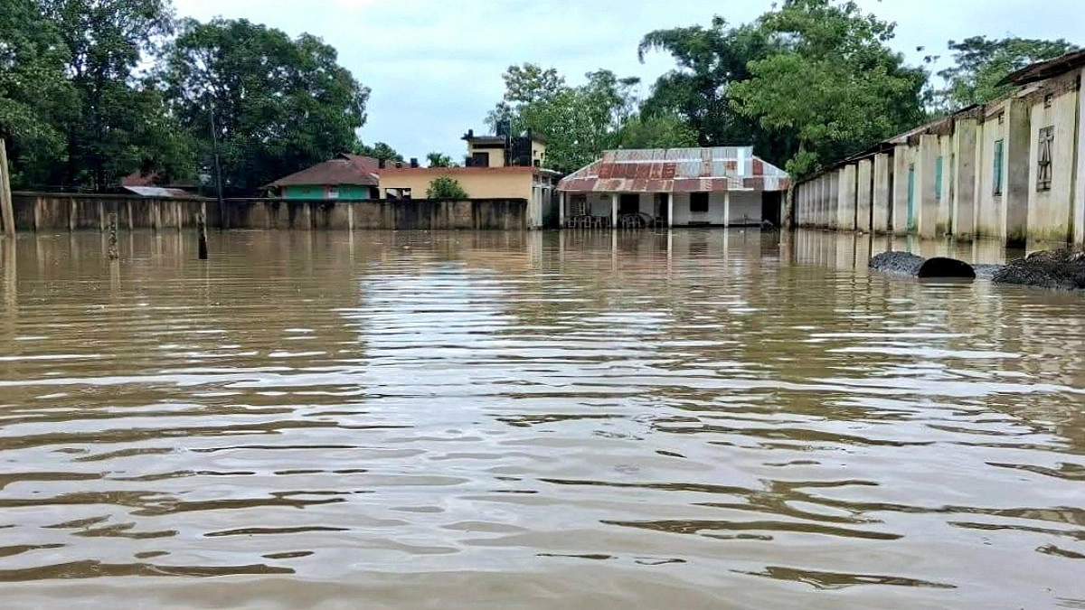 কমলগঞ্জে ধলাই নদীর বাঁধে ভাঙন, পানিবন্দি  ১০ হাজার মানুষ