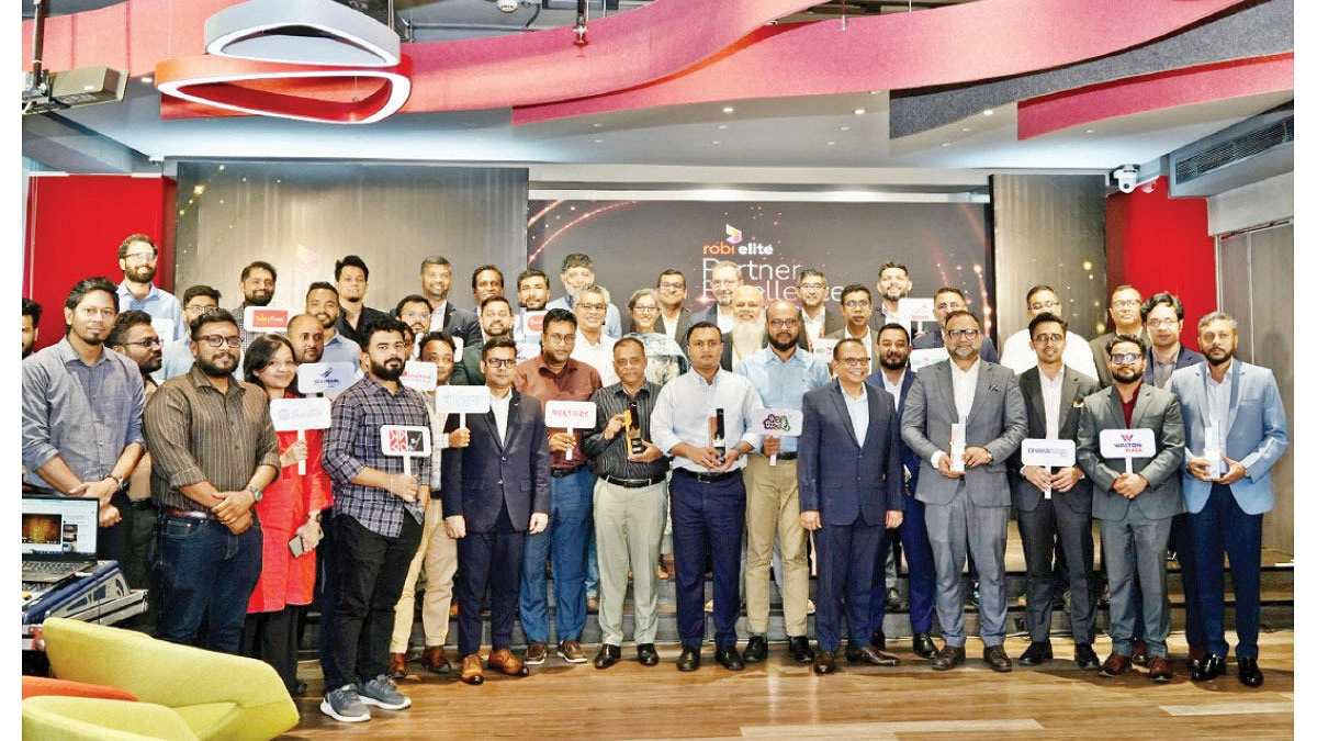 ২০ অংশীদার ব্র্যান্ডকে এক্সিলেন্স অ্যাওয়ার্ড দিল রবি