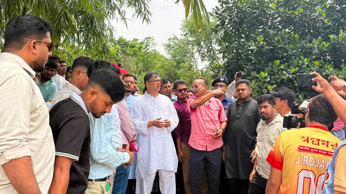 বন্যার কাছে আর জিম্মি থাকবে না পেকুয়াবাসী : স্বরাষ্ট্রমন্ত্রী