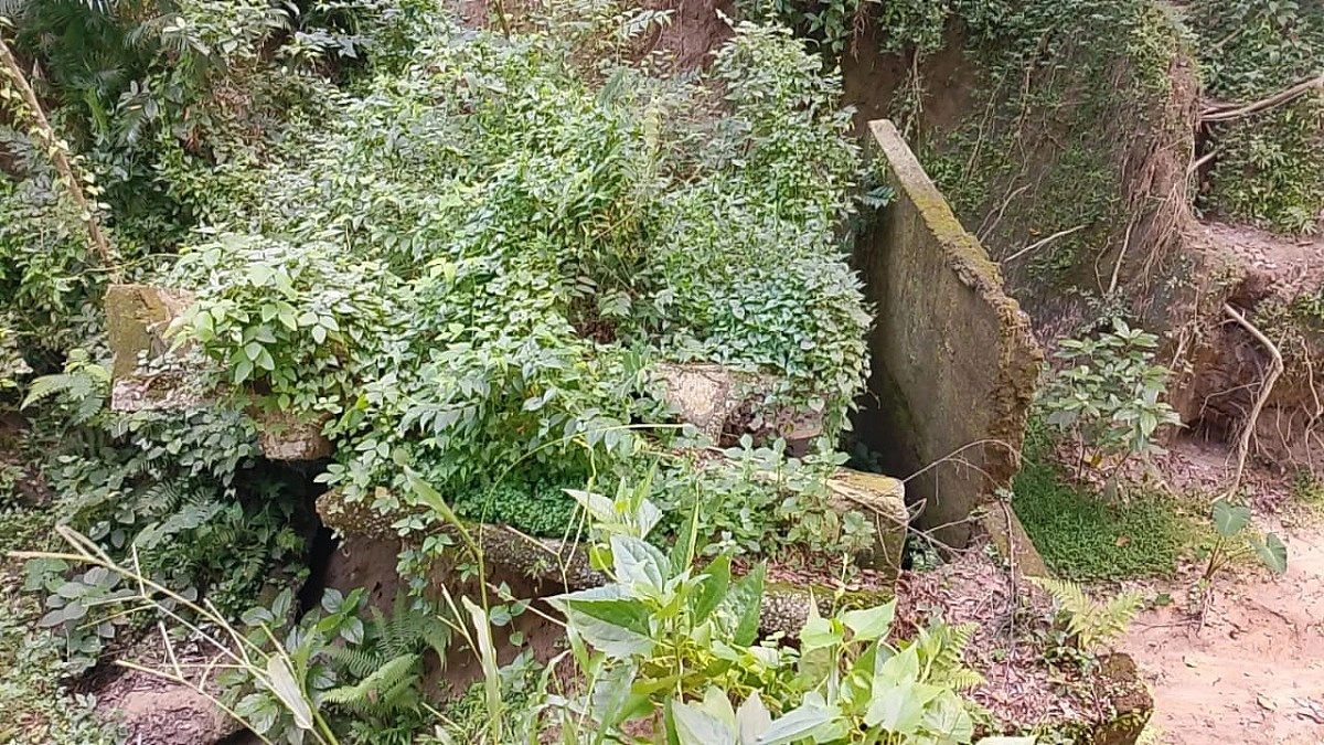 ভাঙা সেতুতে ৯ বছরের দুর্ভোগ