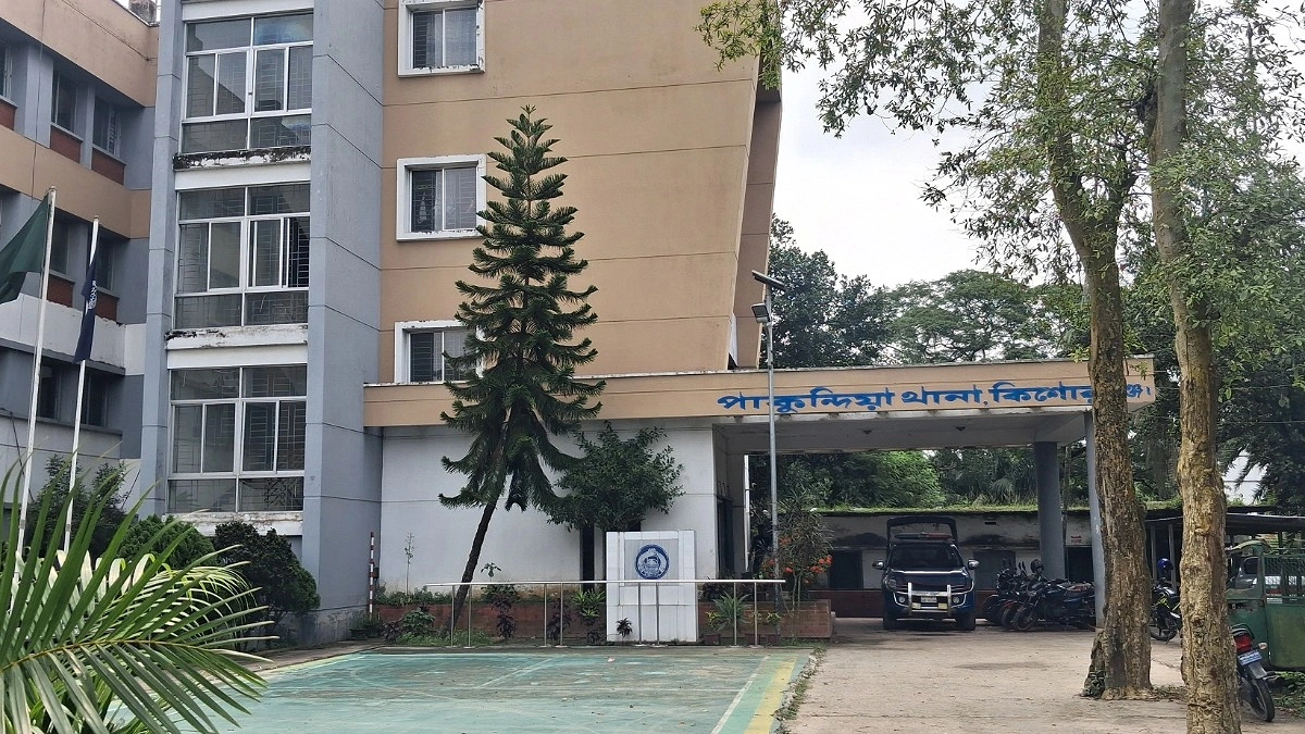 ঘাস কাটতে গিয়ে নৌকা ডুবে মুয়াজ্জিন নিখোঁজ