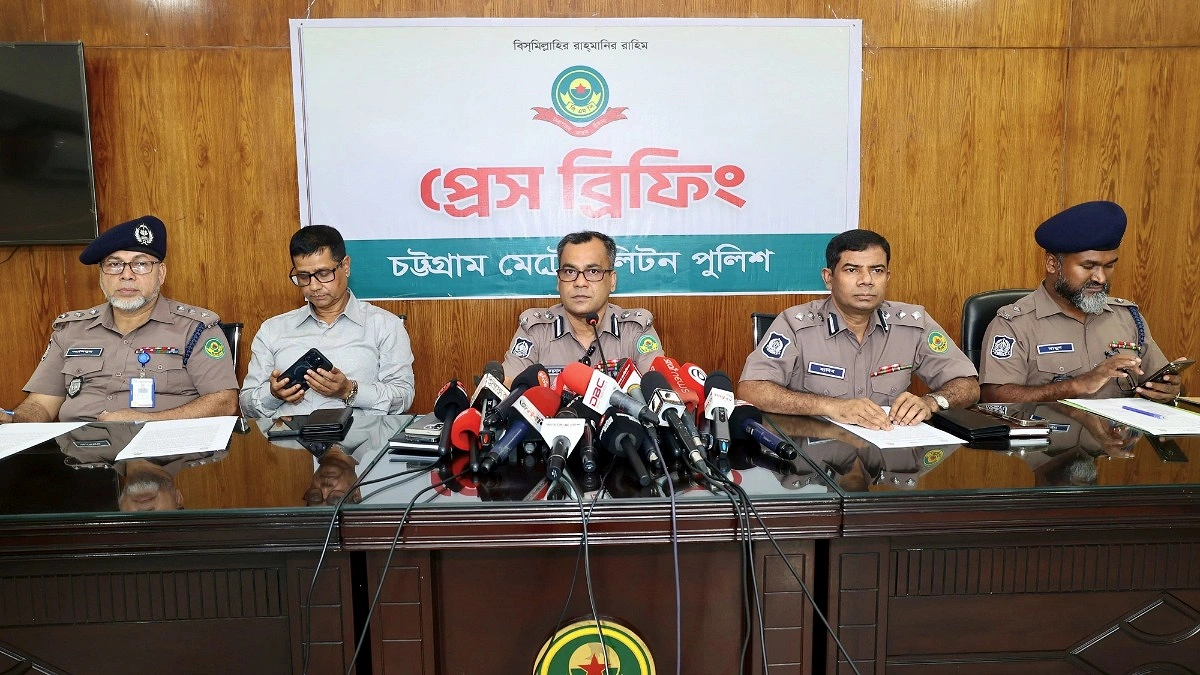 সন্ত্রাসী ডেভিড ইমন কোথায় জানে না পুলিশ, হামলার ঘটনায় গ্রেপ্তার ৮