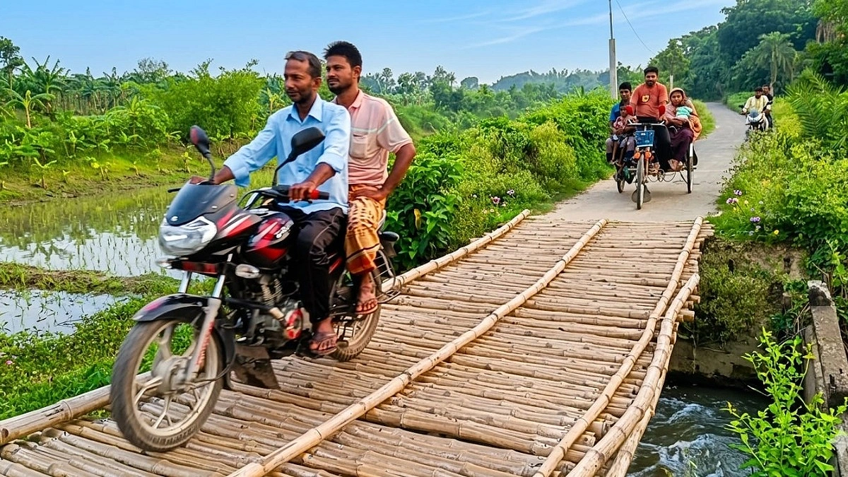 বাঁশের সাঁকোই ভরসা, দুর্ভোগে ৫-৬ গ্রামের মানুষ