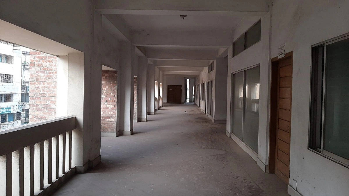 আইনজীবীদের আপত্তিতে ২৮ কোটির ভবন ‘ভুতুড়ে’
