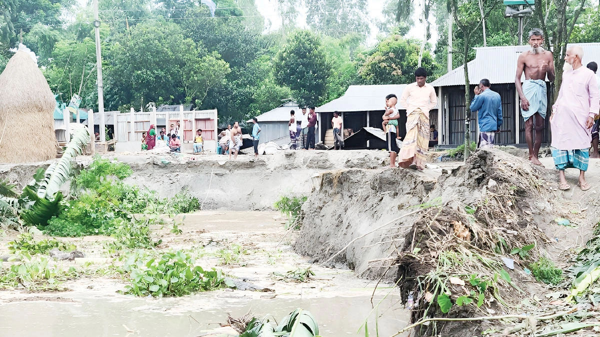 তিস্তায় বিলীন শতাধিক বাড়ি