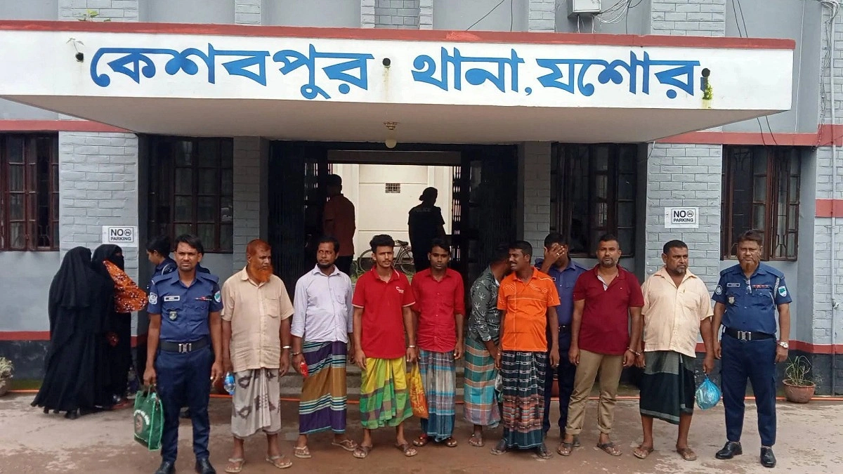 কেশবপুরে ওয়ারেন্টভুক্ত ১১ আসামি গ্রেপ্তার