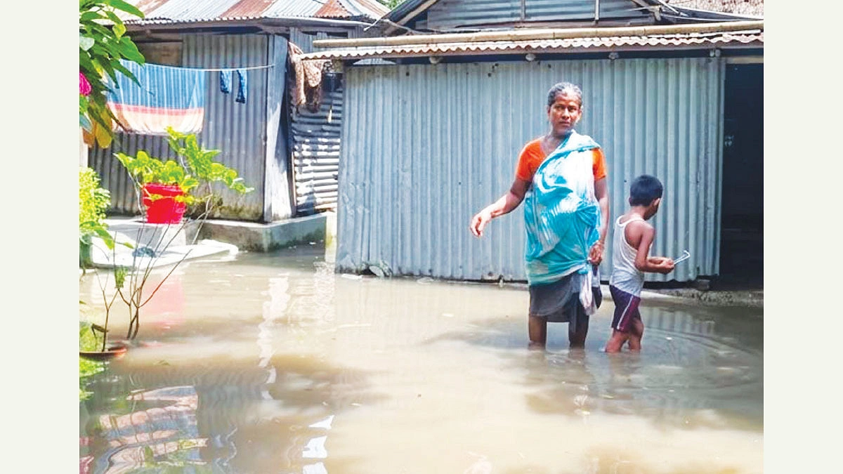 আর কত বর্ষায় ‘অবরুদ্ধ’ থাকবে মালোপাড়া