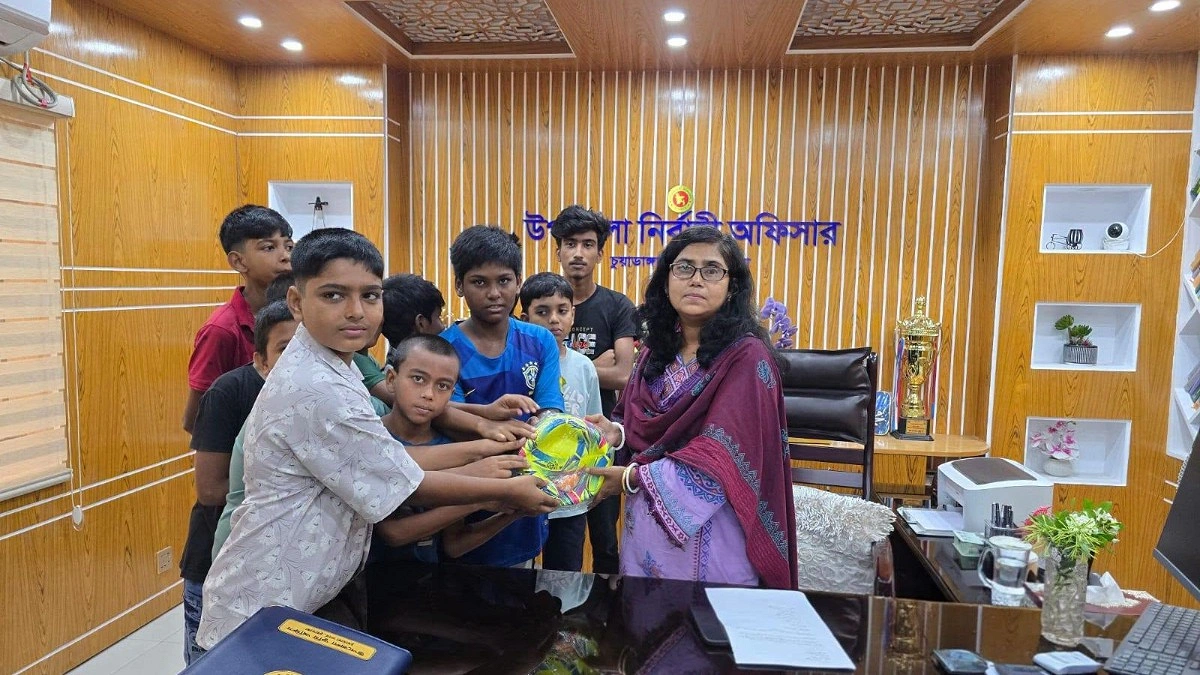 শিশুদের যে আবেদন ফিরিয়ে দিতে পারলেন না ইউএনও