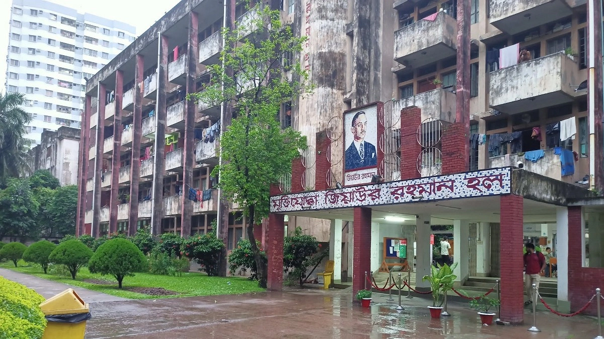 ঢাবিতে ১০৬ বছরেও রয়ে গেছে খাবার সমস্যা