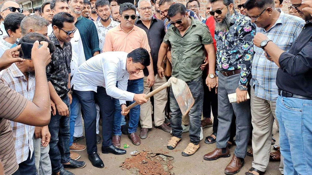 জানাজার পর জেগে উঠল কর্তৃপক্ষ