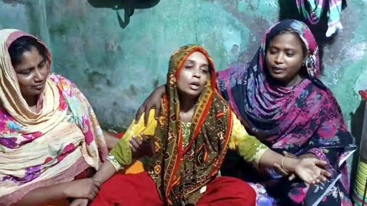 ‘এক লাখ টাকার জন্য চোখের সামনে আমার বাবাডারে মারছে’