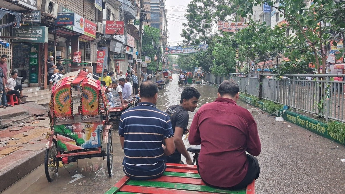 গ্রিন রোডে ‘পানি পার’ ২০ টাকা