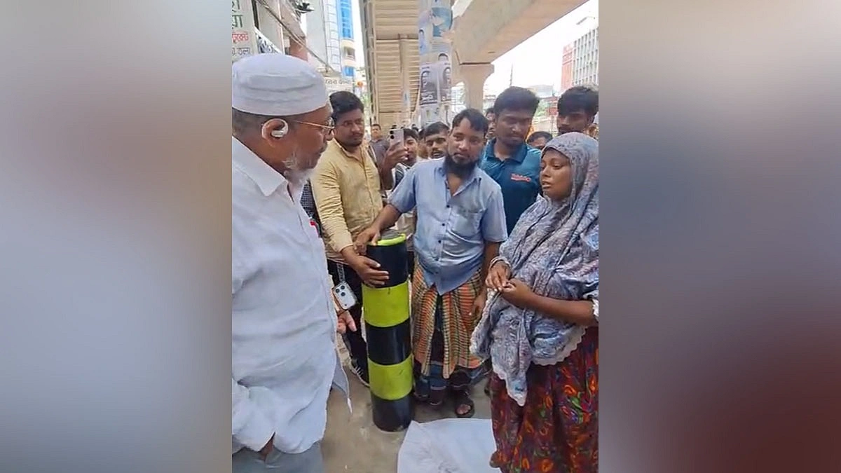ফুটপাতে বেঁধে রাখা সেই শিশু ও তার মায়ের দায়িত্ব নিলেন বাবর