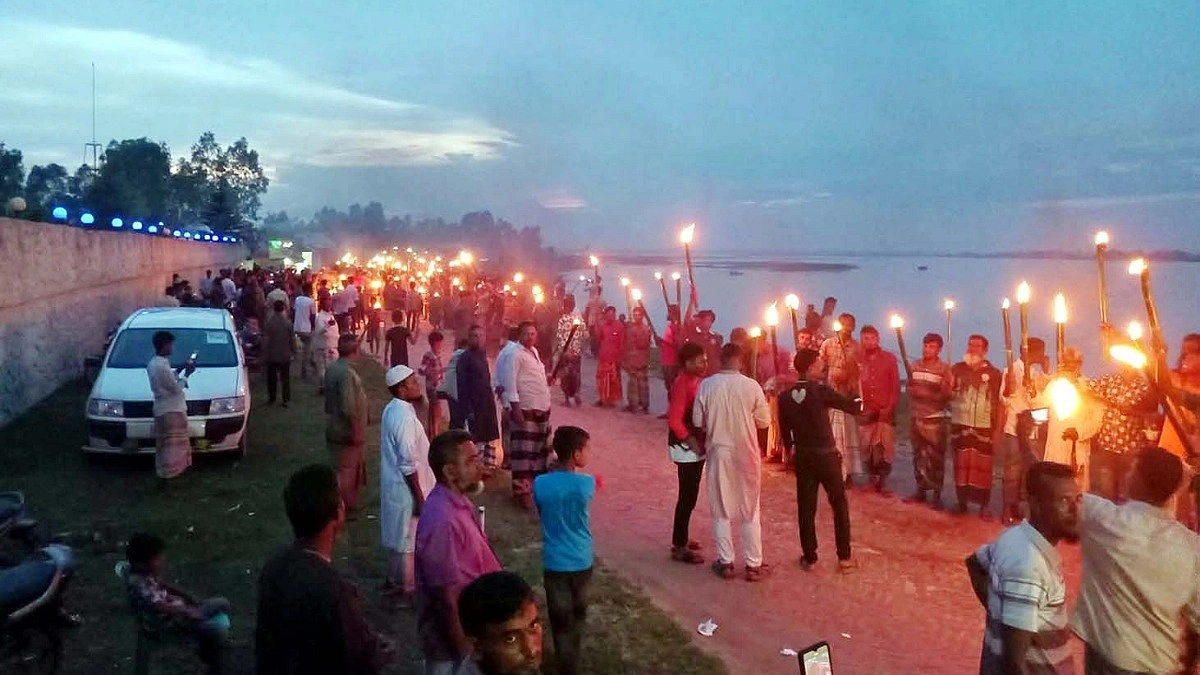 তিস্তাপাড়ে আলোর মিছিল