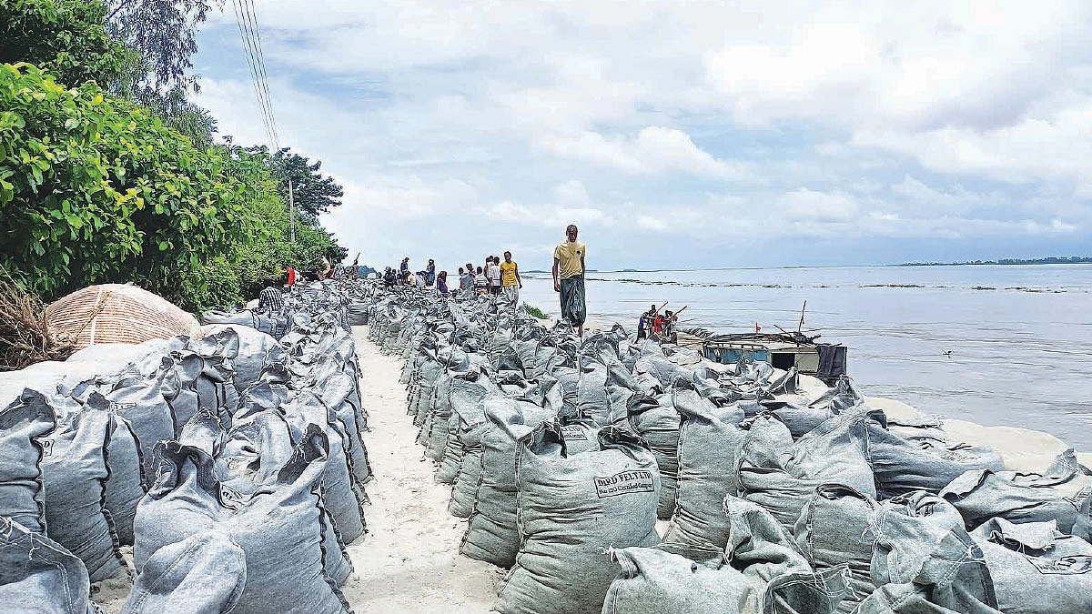 ৪০০ কোটির বাঁধ তবু ভাঙনের ভয়