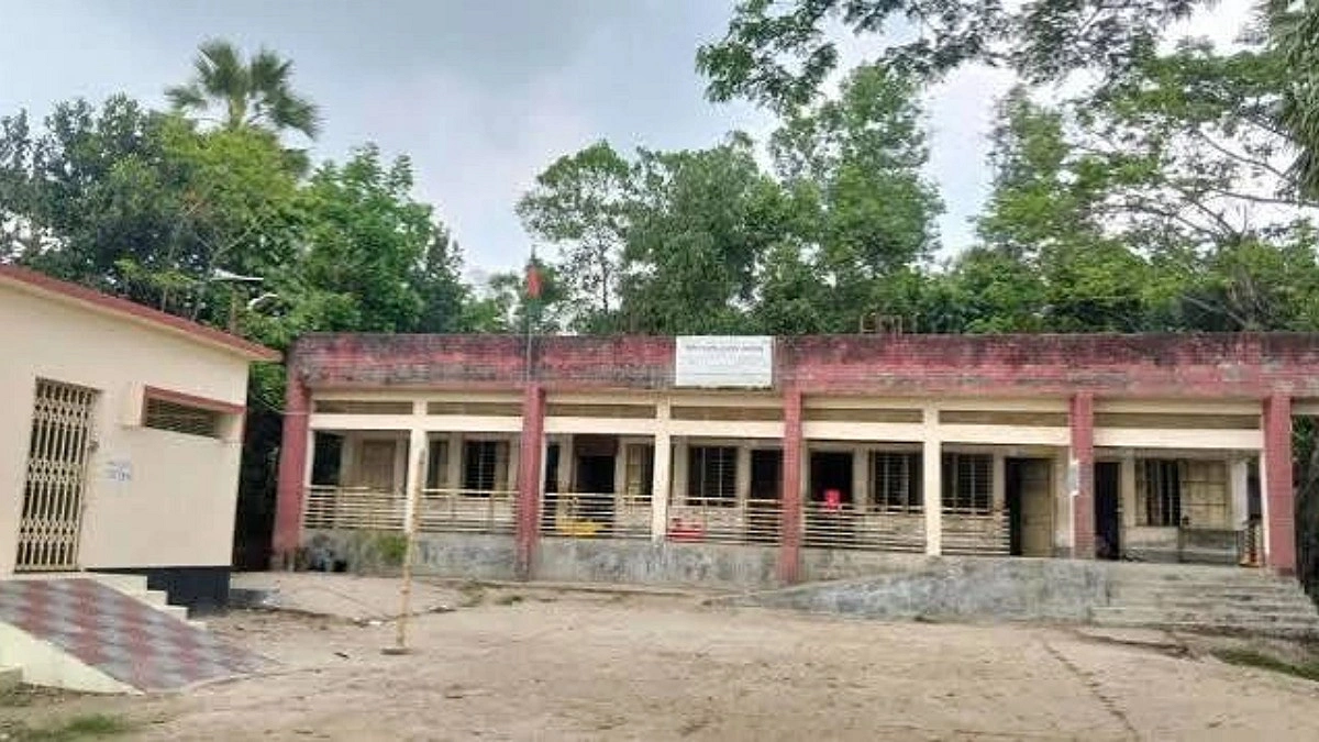 দাউদকান্দির ৪৮ প্রাথমিকে নেই প্রধান শিক্ষক