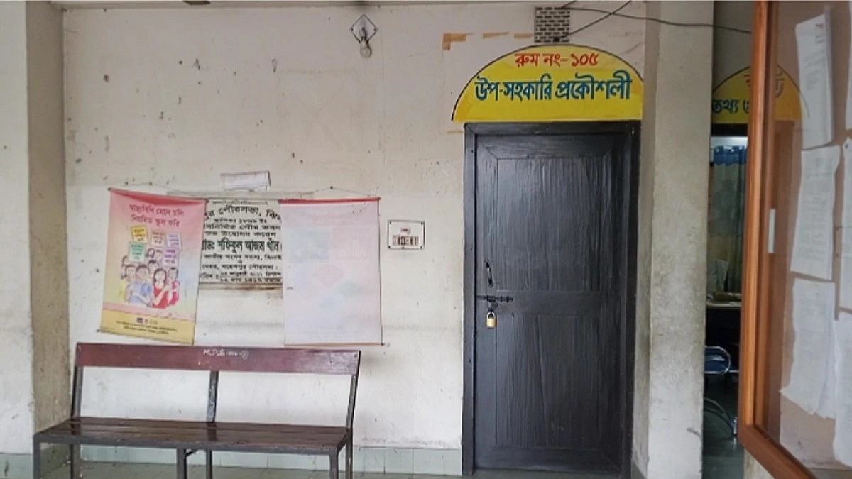 কার্যালয়ে ঢুকতে বাধা, উপসহকারী প্রকৌশলীর কক্ষে তালা